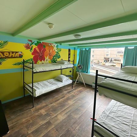 The Flying Pig Beach Hostel Нордвик Екстериор снимка