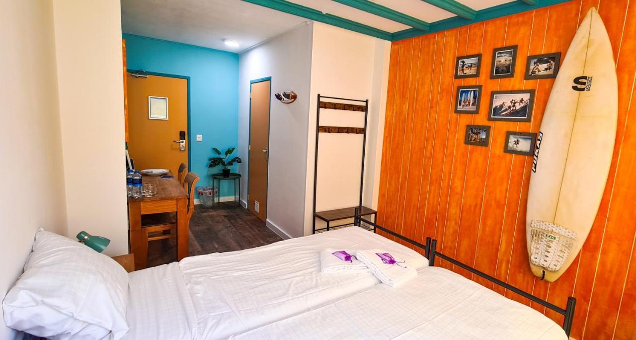 The Flying Pig Beach Hostel Нордвик Екстериор снимка