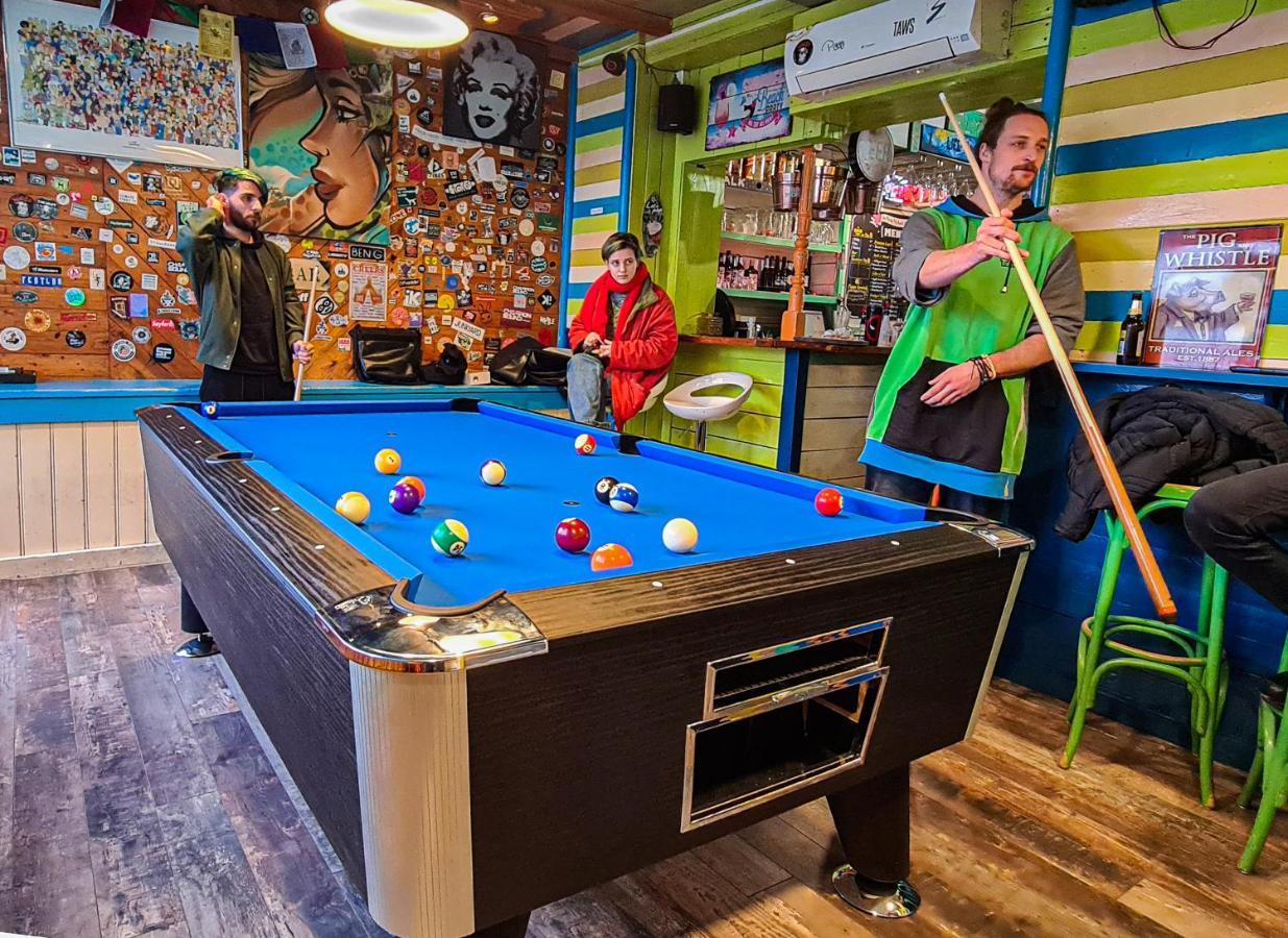 The Flying Pig Beach Hostel Нордвик Екстериор снимка
