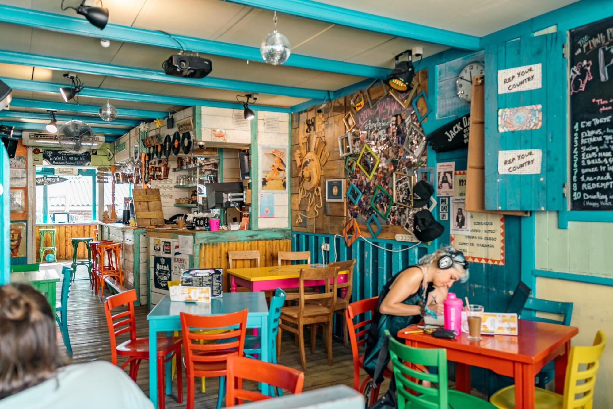 The Flying Pig Beach Hostel Нордвик Екстериор снимка