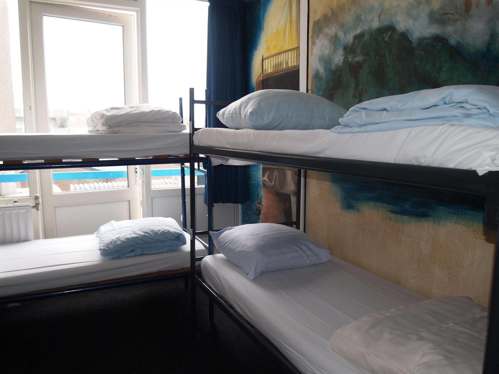 The Flying Pig Beach Hostel Нордвик Екстериор снимка