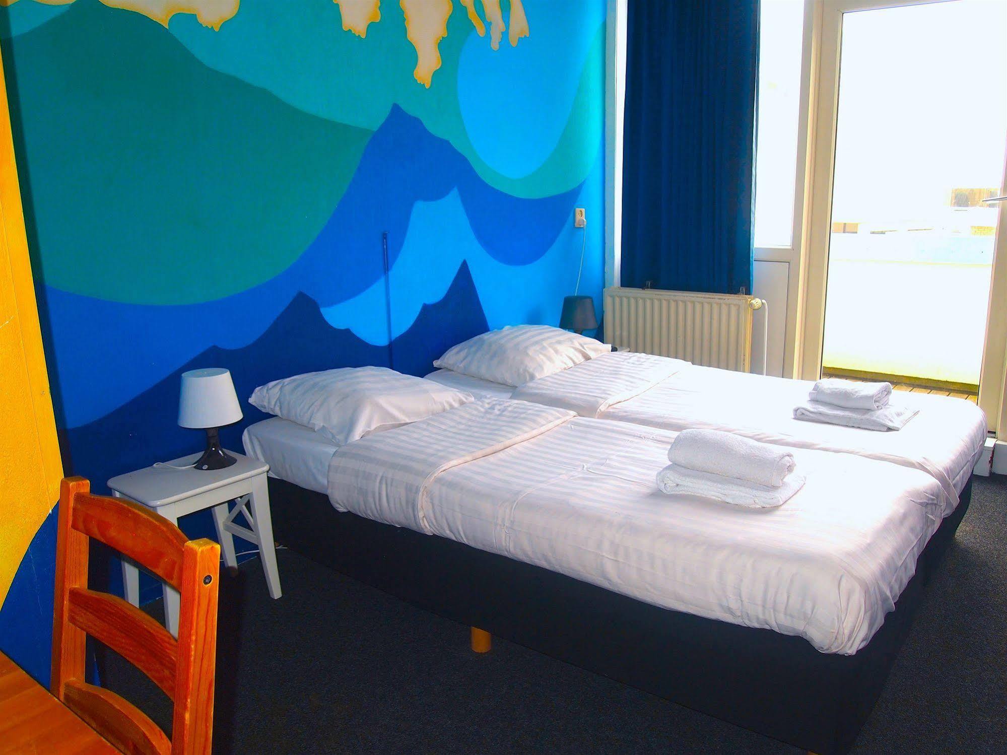The Flying Pig Beach Hostel Нордвик Екстериор снимка