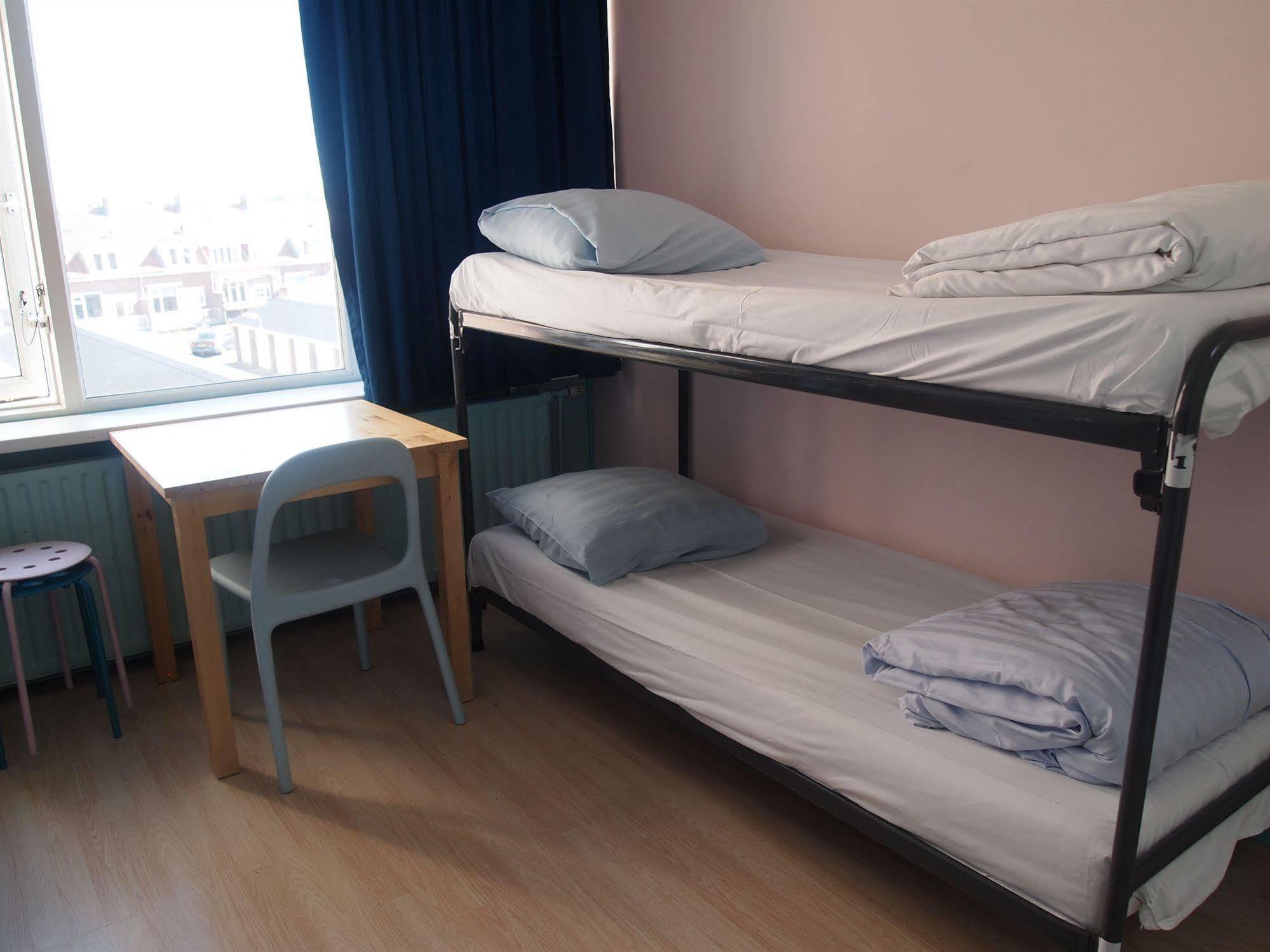The Flying Pig Beach Hostel Нордвик Екстериор снимка
