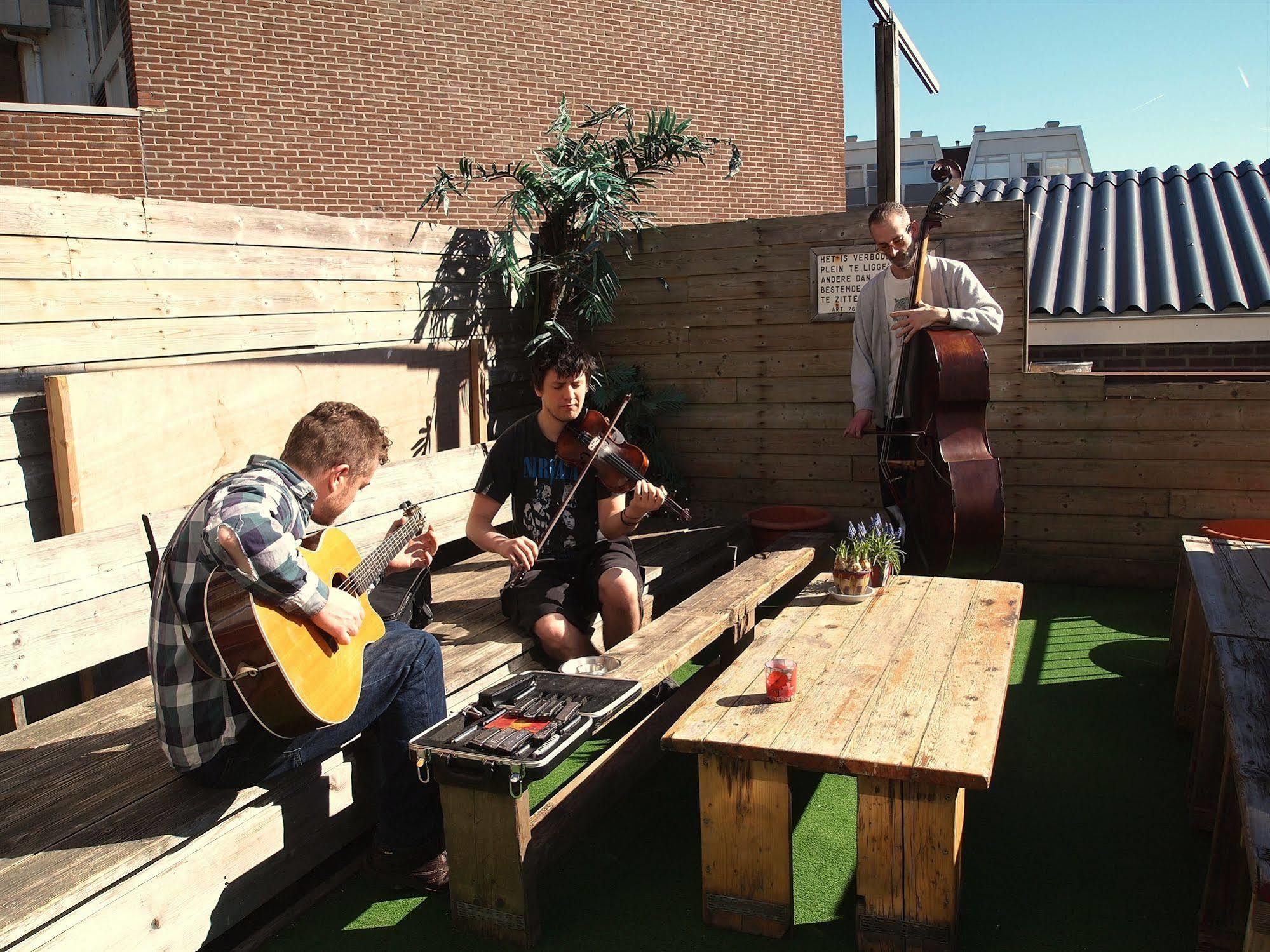 The Flying Pig Beach Hostel Нордвик Екстериор снимка