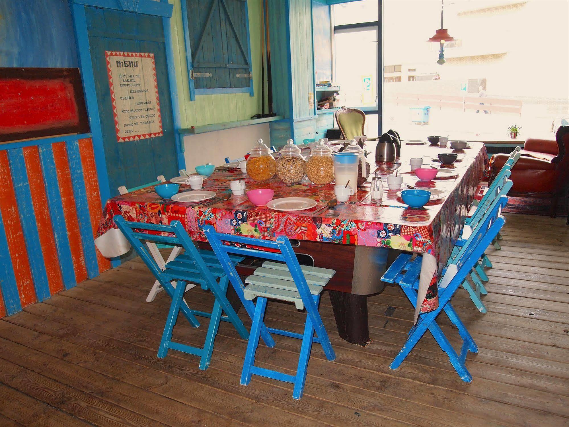 The Flying Pig Beach Hostel Нордвик Екстериор снимка