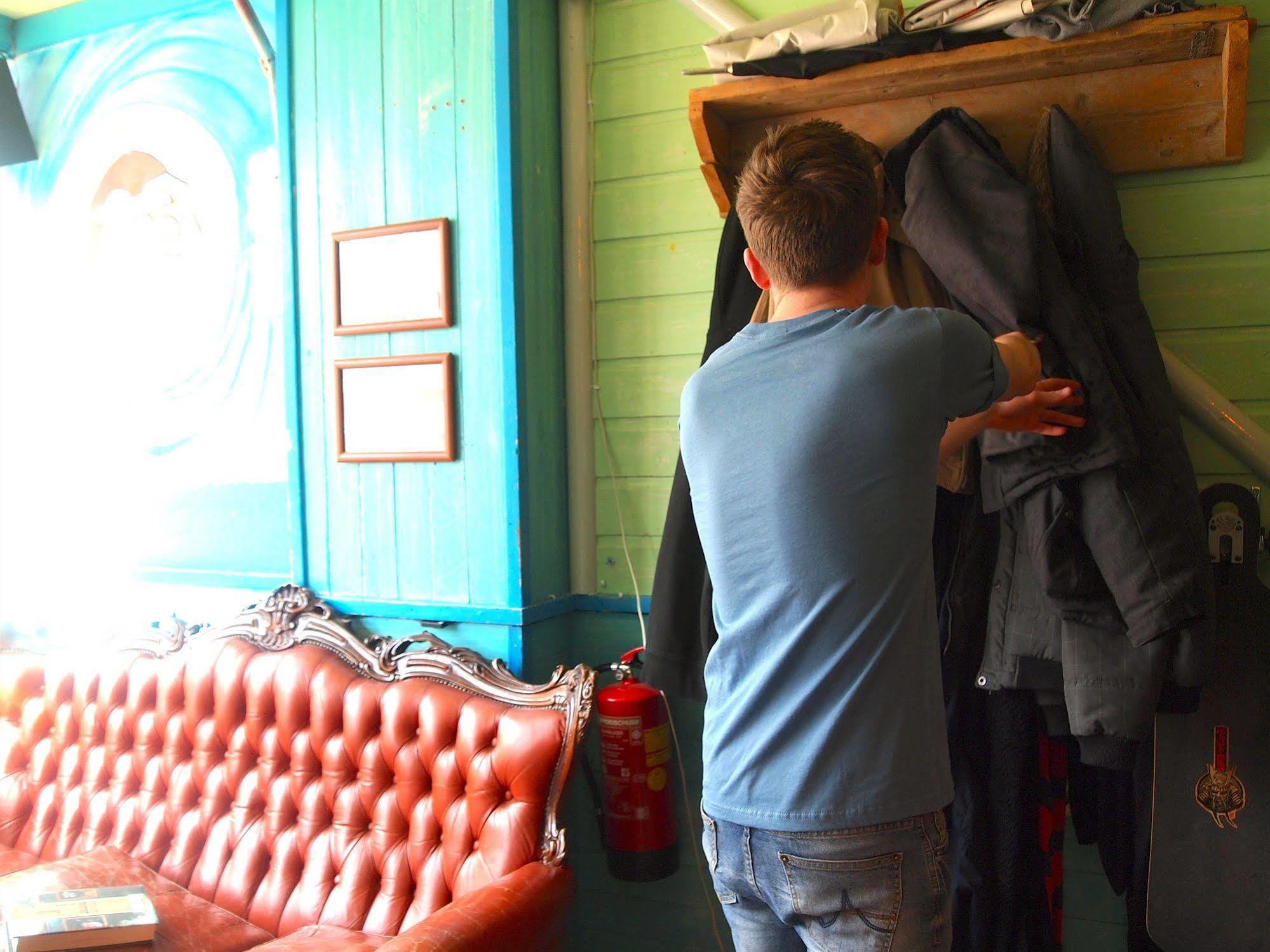 The Flying Pig Beach Hostel Нордвик Екстериор снимка