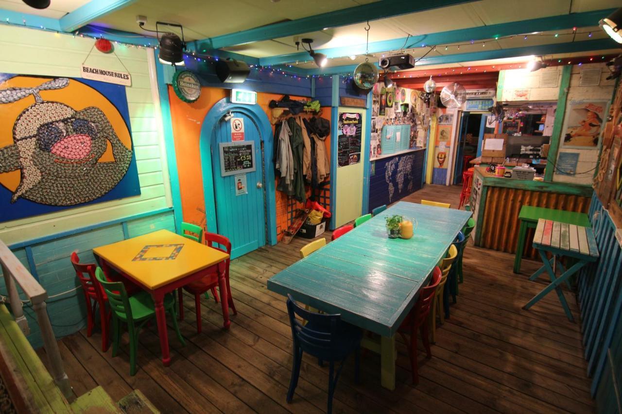 The Flying Pig Beach Hostel Нордвик Екстериор снимка